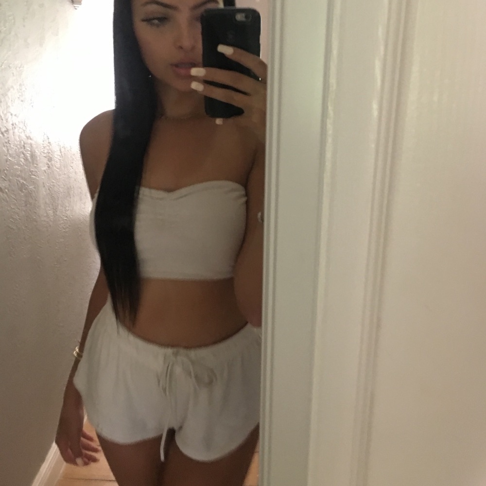 white set💛